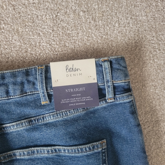 Boden High Rise Relaxed Cropped Straight Leg Raw Hem Studded Jeans Size 16 - Picture 10 of 11